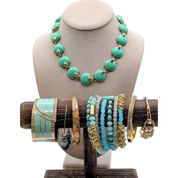 Lot of Seven Mint Gold Tone Coordinating Jewelry Pieces 1 Necklace & 6 Bracelets - Picture 1 of 10